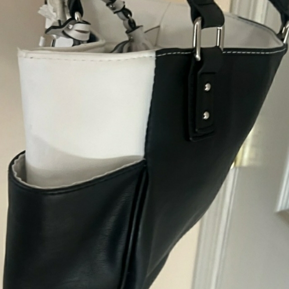 S&Co Womans Blk/White side pockets Handbag - Picture 3 of 4